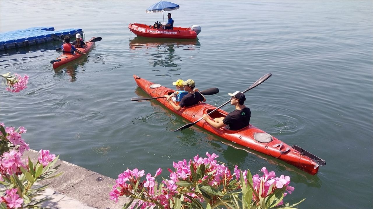 Muğla'da Anaokulu Öğrencileri Kano ile Su Keyfi Yaşadı