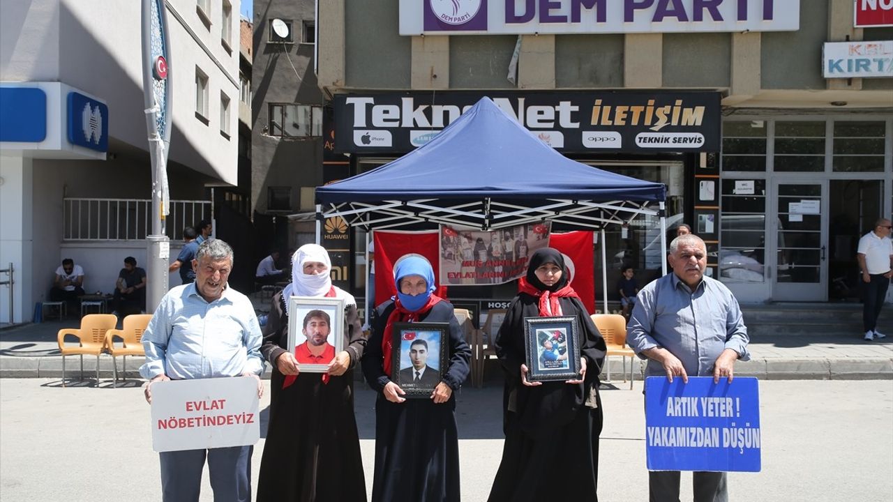 Muş'ta Evlatlarına Kavuşmak İsteyen Aileler, Eylemlerine Devam Ediyor