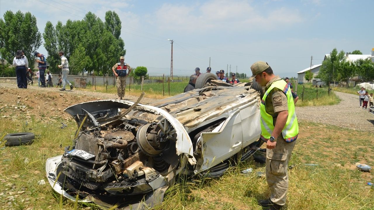 Muş'ta Hemzemin Geçitte Tren Kazası: Sürücü Yaralı