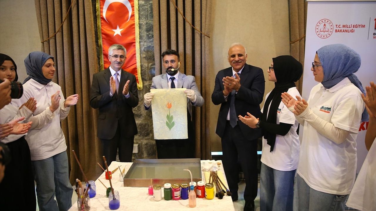 Nazif Yılmaz, Diyarbakır'da Lise Öğrencileriyle Buluştu