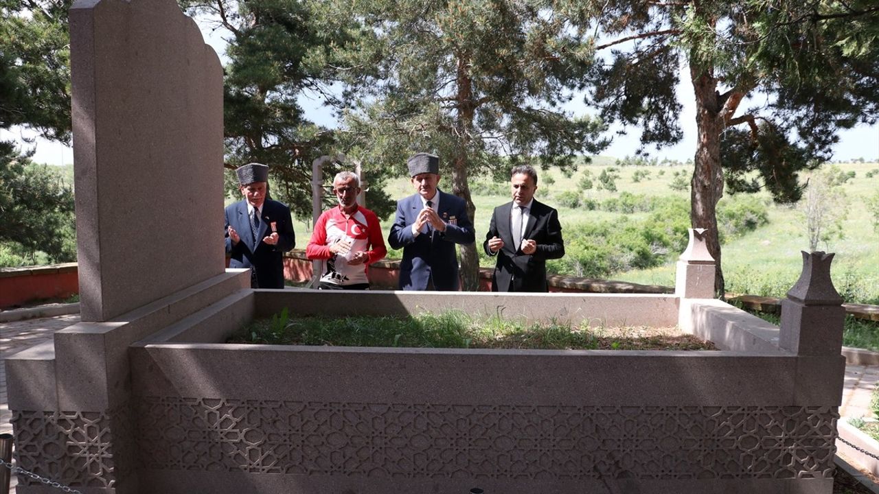 Nene Hatun'un Anısına Bisikletle 1500 Kilometre Pedal Çeviren Orhan Kotluk'un Yolculuğu