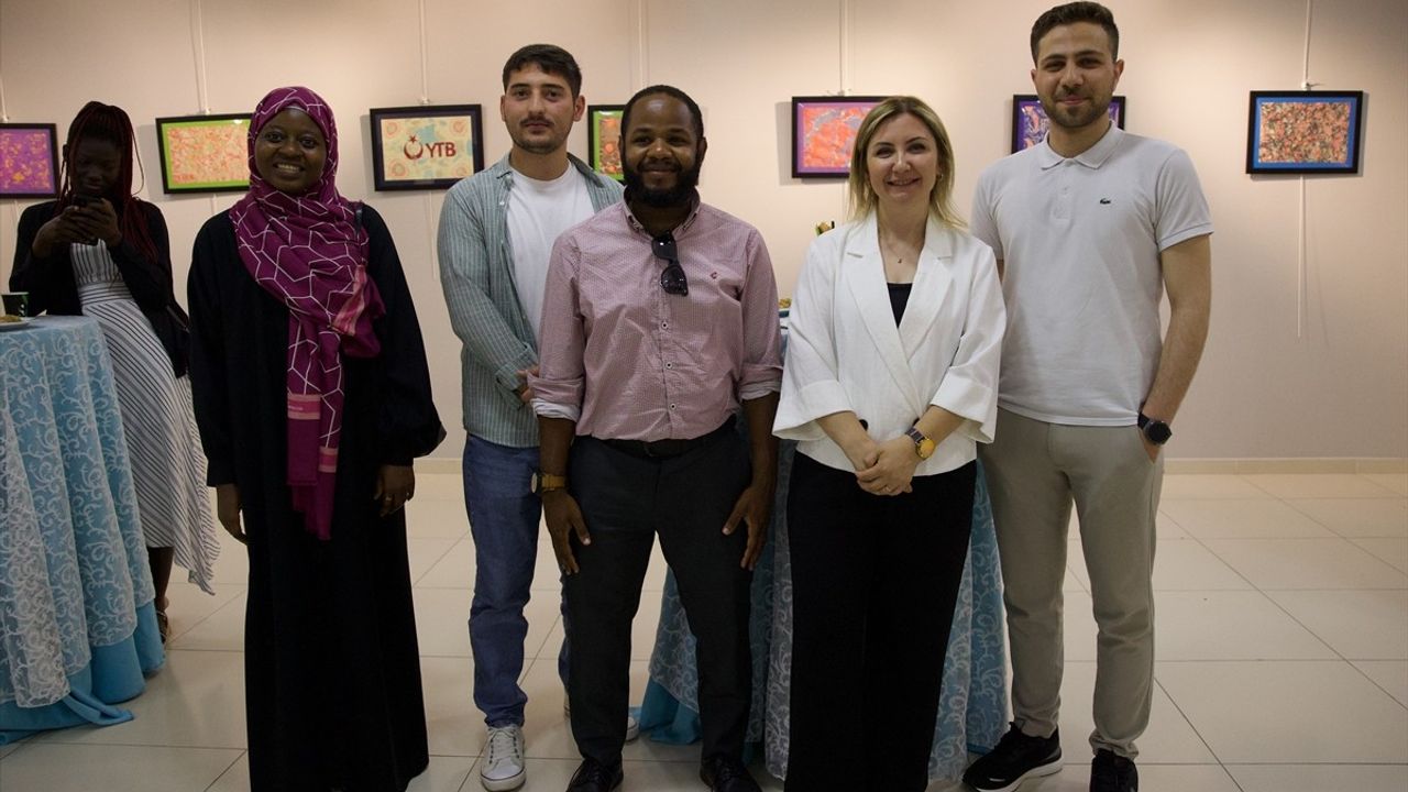 OMÜ'de Yabancı Öğrencilerin Ebru Sanatı Sergilendi