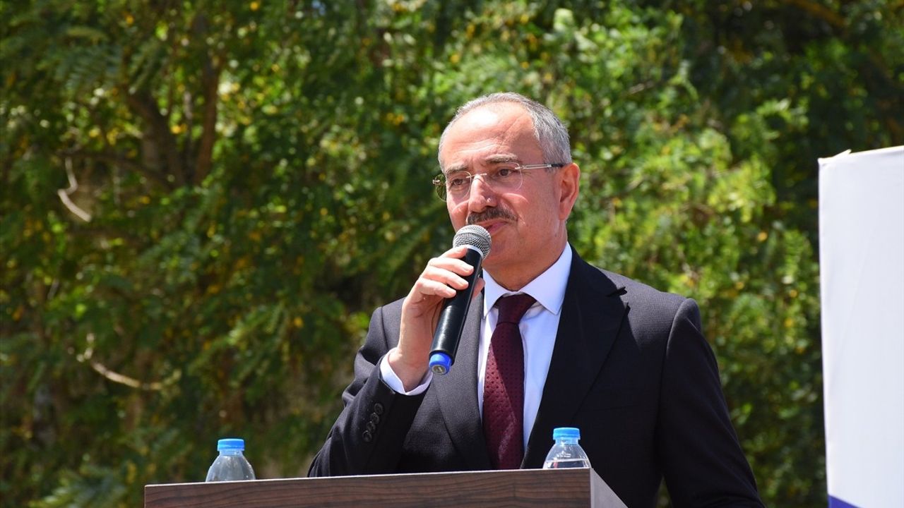 OMÜ İletişim Fakültesi Mezuniyet Töreninde Filistin'e Destek Pankartı Açıldı