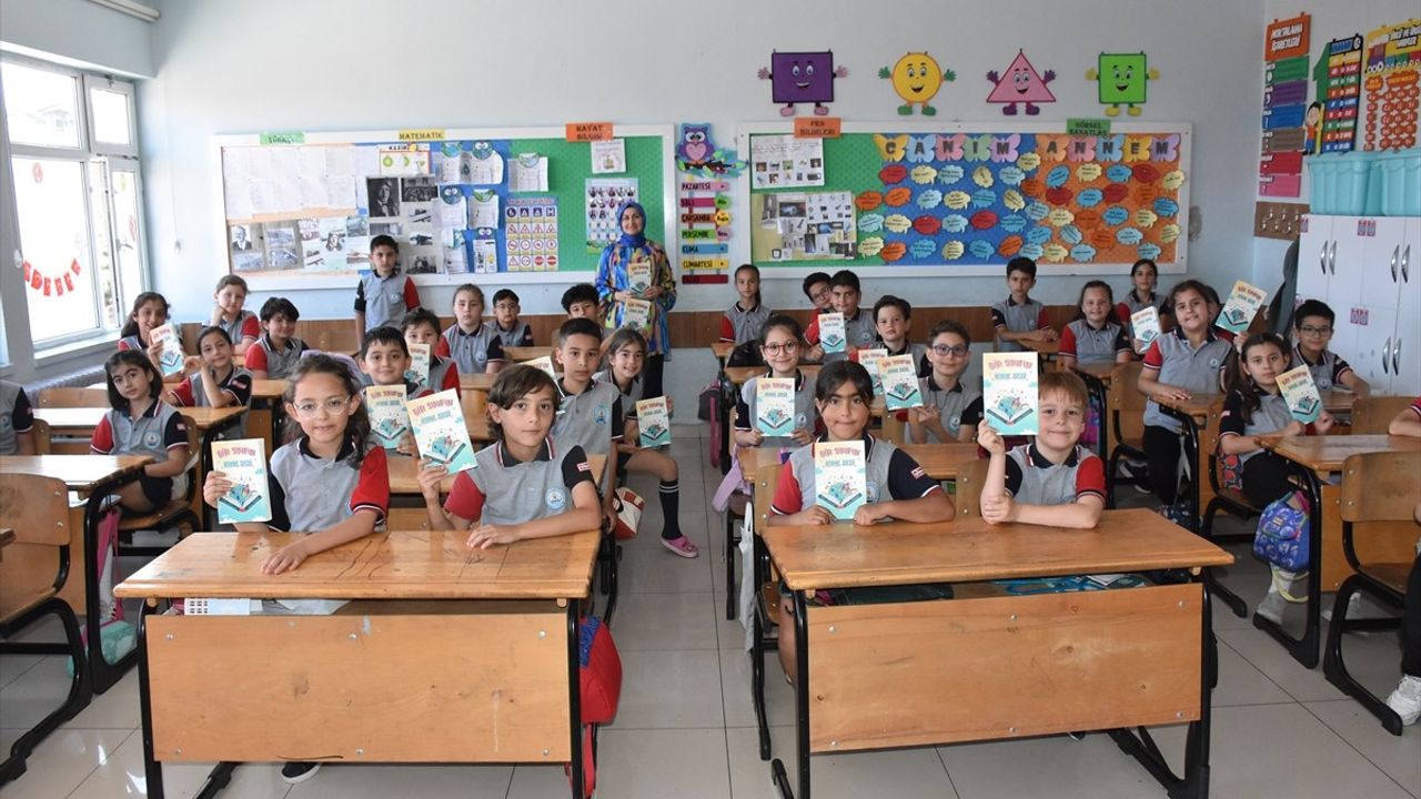 Ordu'da 40 Öğrencinin Hikayeleri 'Bir Sınıfın Kırk Sesi' Kitabında