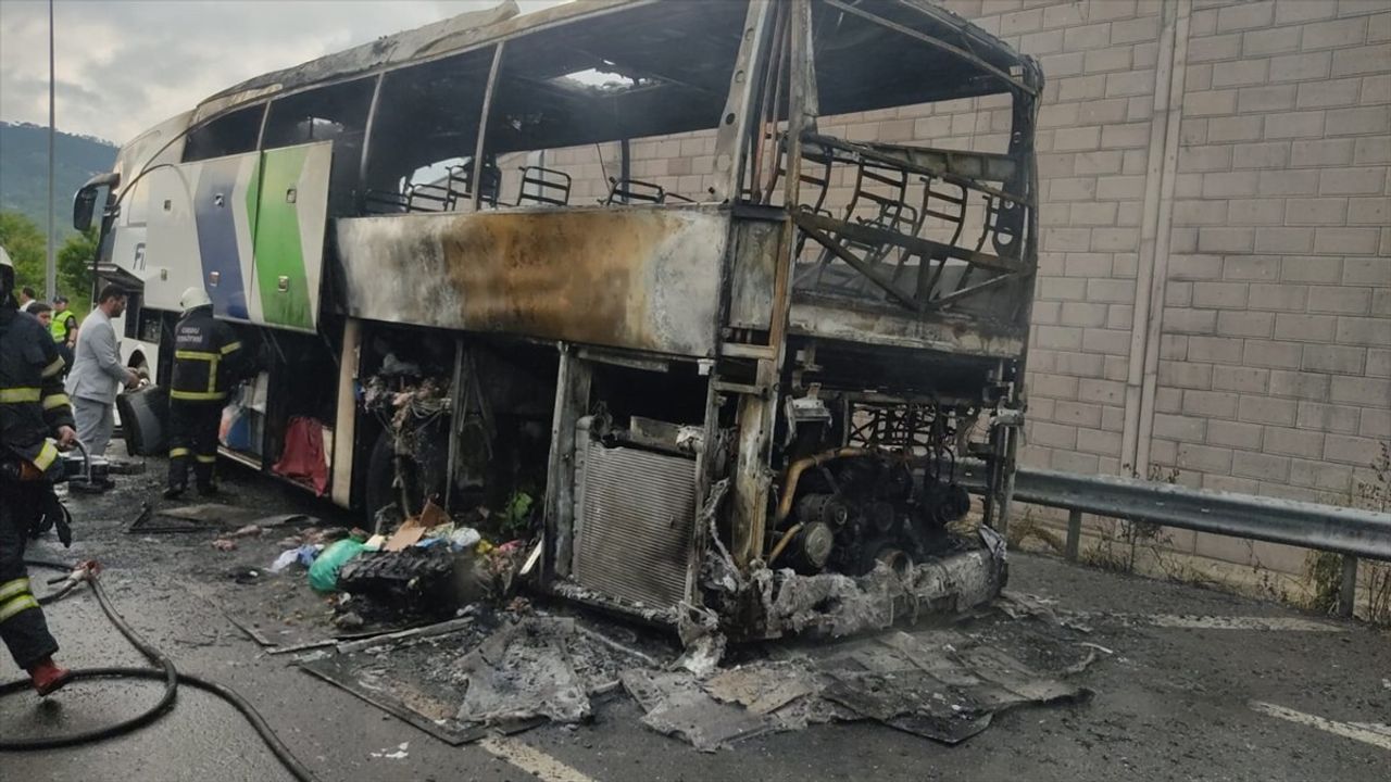 Ordu'da Yolcu Otobüsünde yangın: Yangın söndürüldü ve Trafik Akışı Normale Döndü
