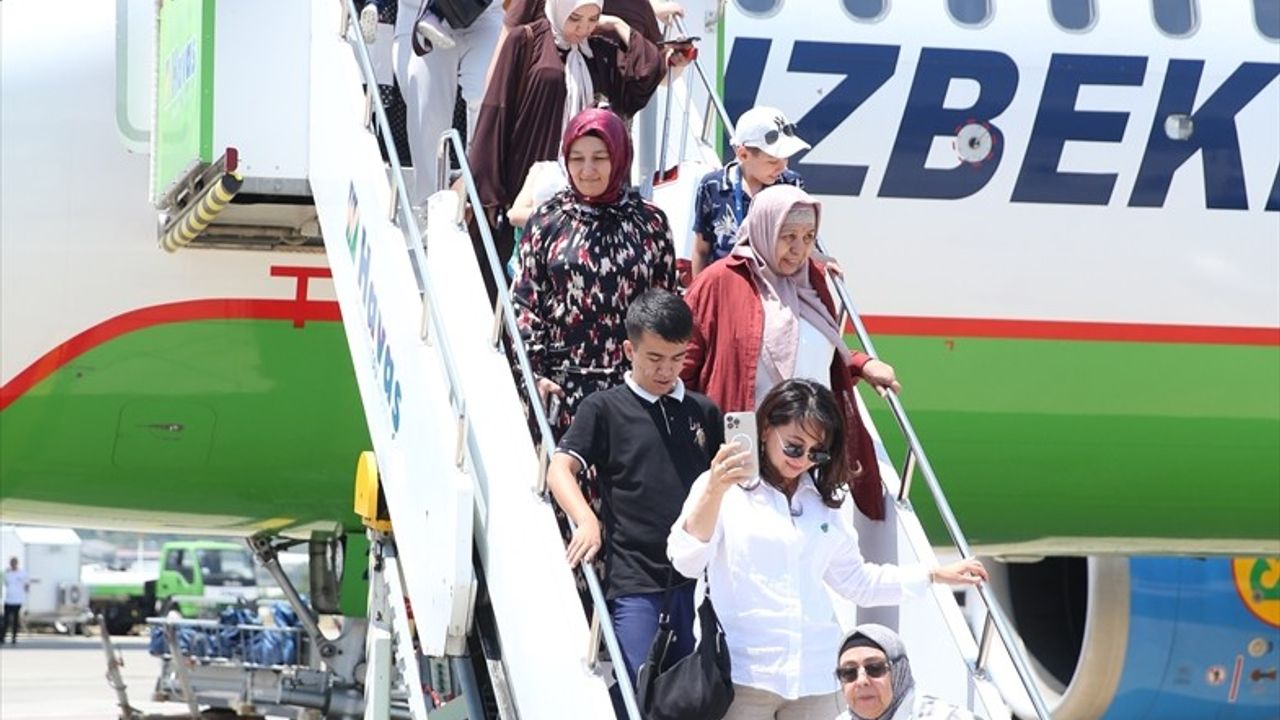 Özbekistan'dan Gazipaşa'ya Direkt Uçuşlar Başladı