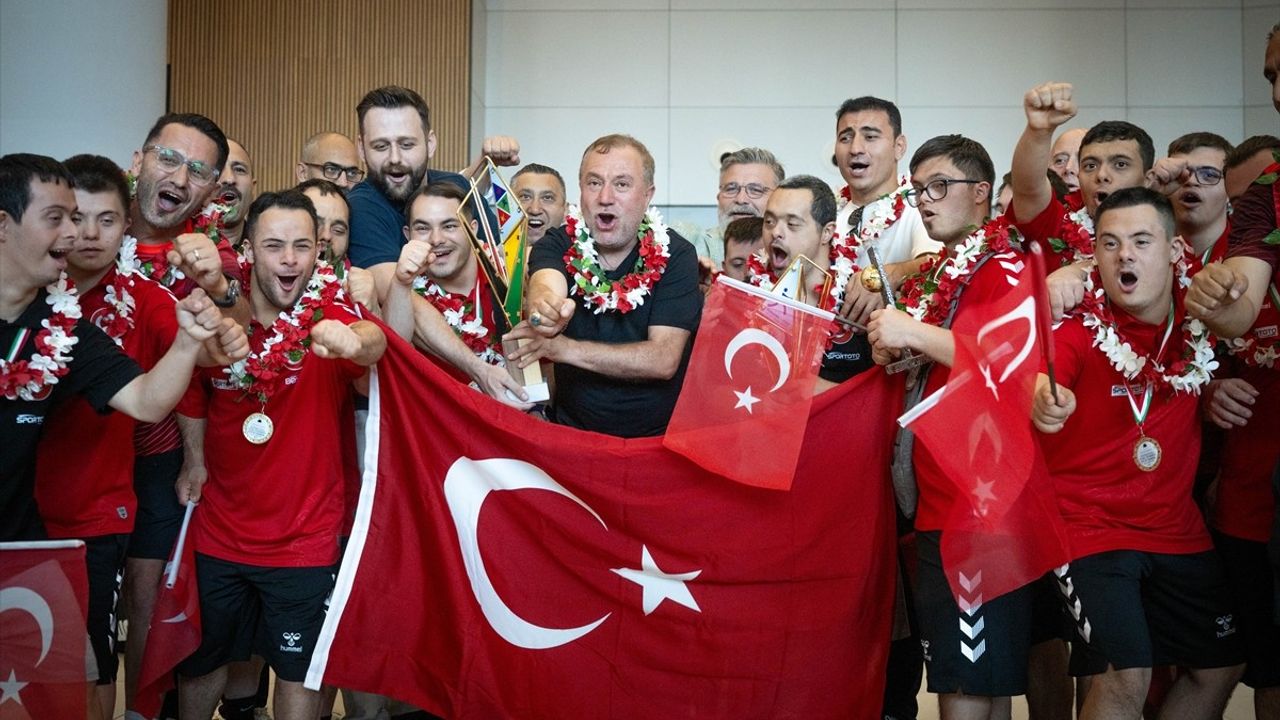 Özel Sporcular Avrupa İkincisi Olarak Yurda Döndü