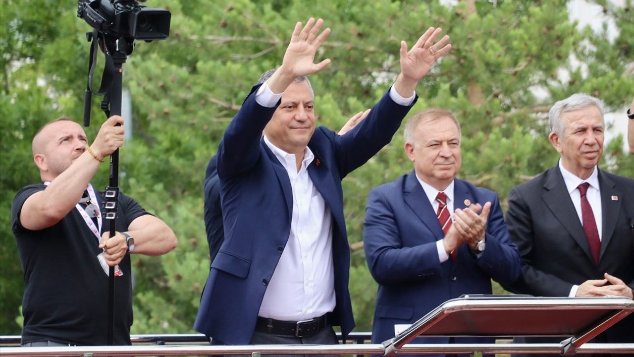Özgür Özel: 'Bayburt, İktidar Dostu Değil, Milletin Kalesi'