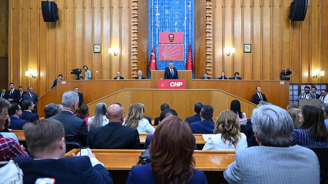 Özgür Özel: Emeklilere Seyyanen Zam İçin Meclis'te Mücadele Veriyoruz