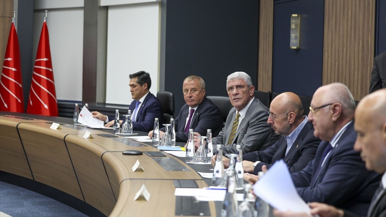 Özgür Özel ve Müsavat Dervişoğlu, Kritik Görüşme Gerçekleştirdi