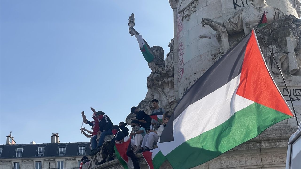 Paris'te Madleen Gönüllülerinin Serbest Bırakılması İçin Gösteri Düzenlendi