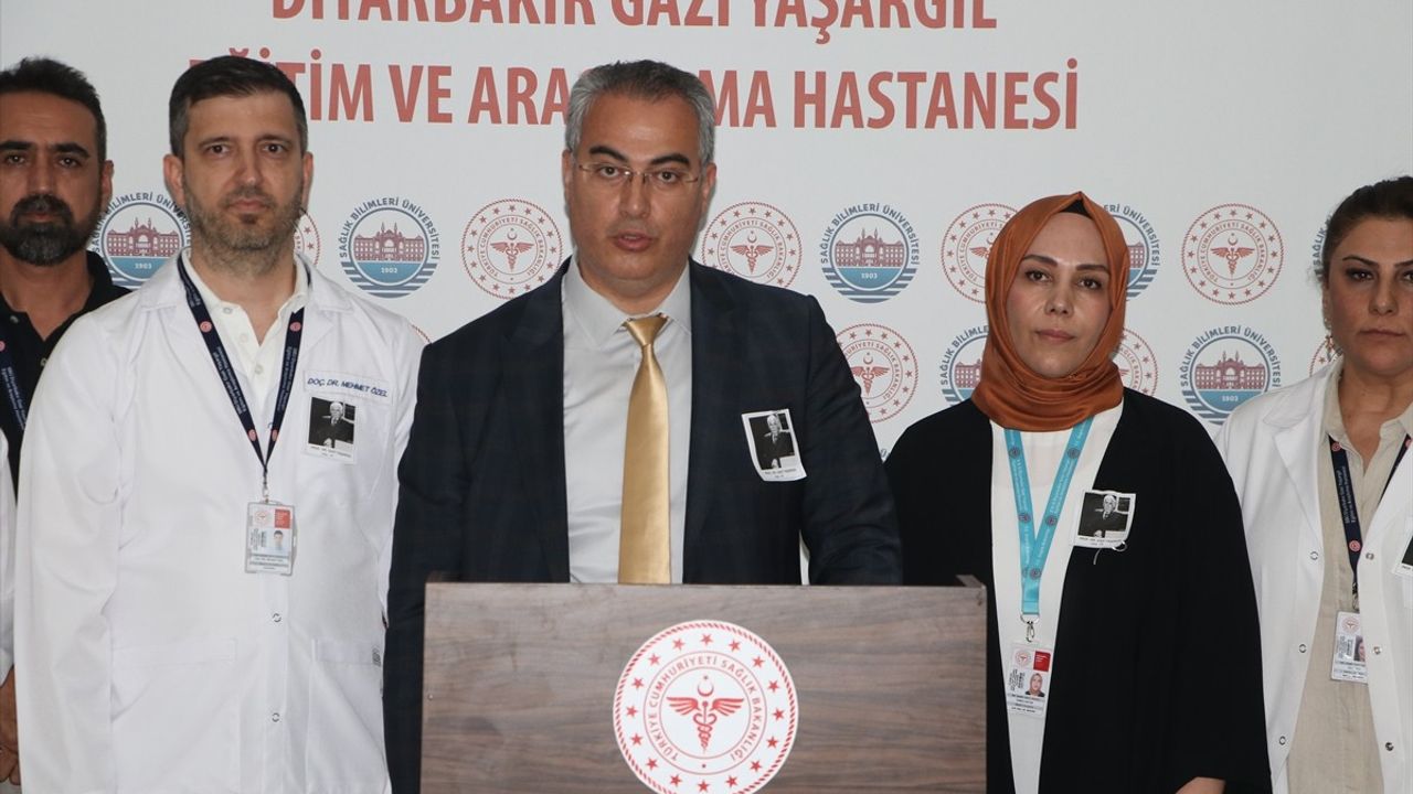 Prof. Dr. Gazi Yaşargil, Diyarbakır'da Anıldı