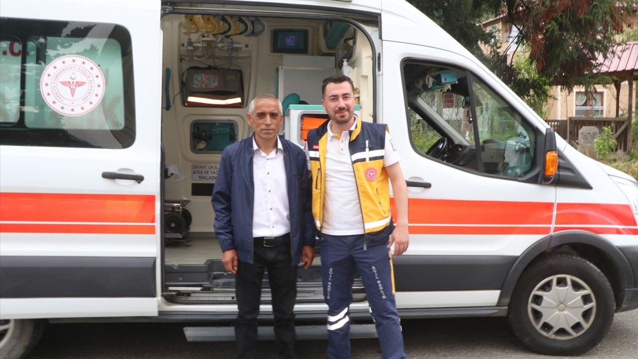 Rize'de Deli Bal Zehirlenmesi: Arıcı Sağlıkçılara Teşekkür Ziyareti Gerçekleştirdi