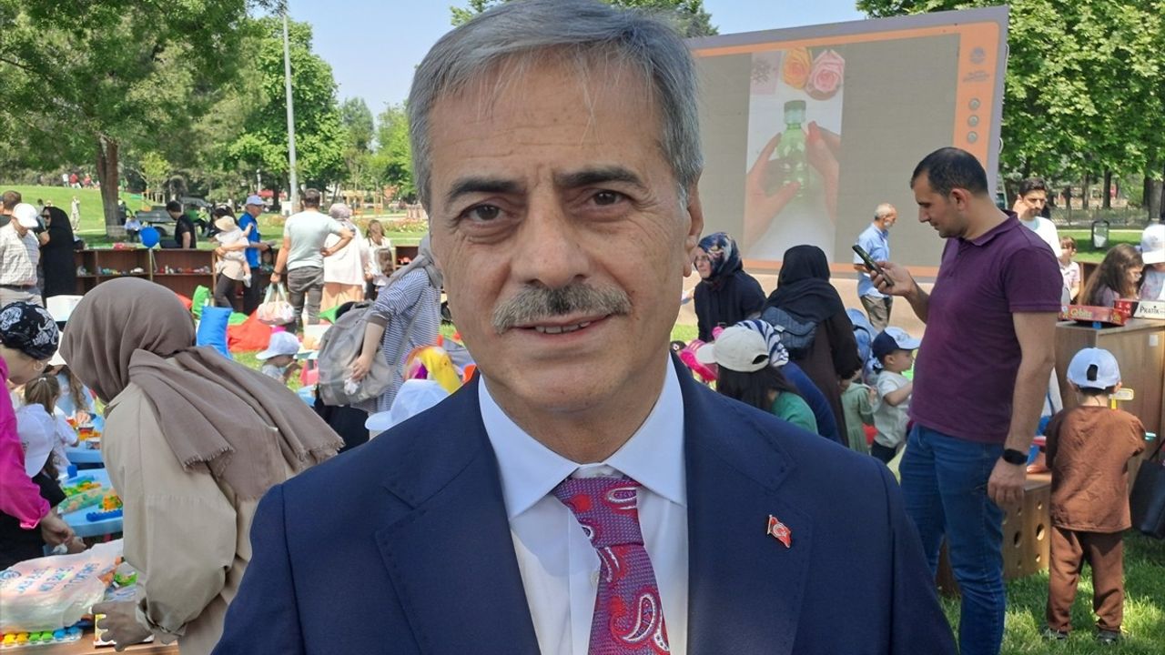 Sakarya'da Çocuklara Çevre Bilinci Aşılayan 'Oyuncak Dönüşüm Festivali' Gerçekleşti