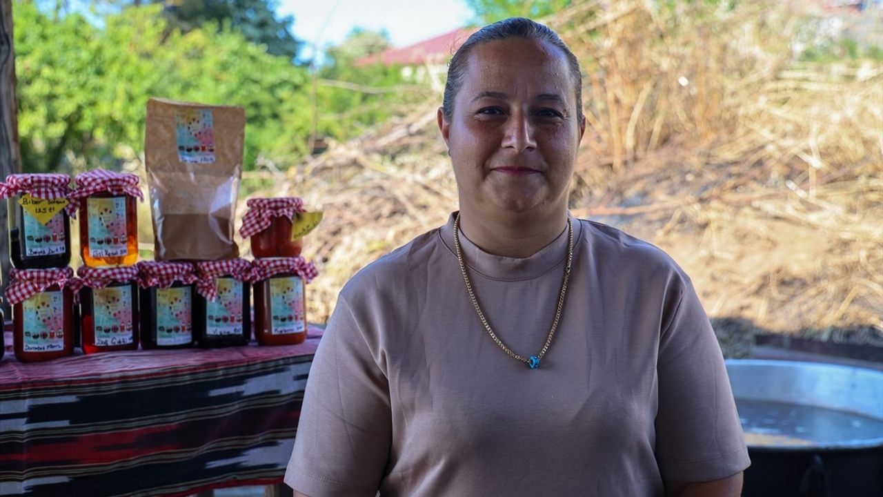 Sakarya'da Ev Hanımı, Doğal Üretimi ile Ekonomiye Katkıda Bulunuyor