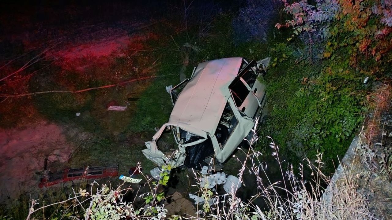 Sakarya'da Feci Kaza: 2 Ölü, 2 Yaralı