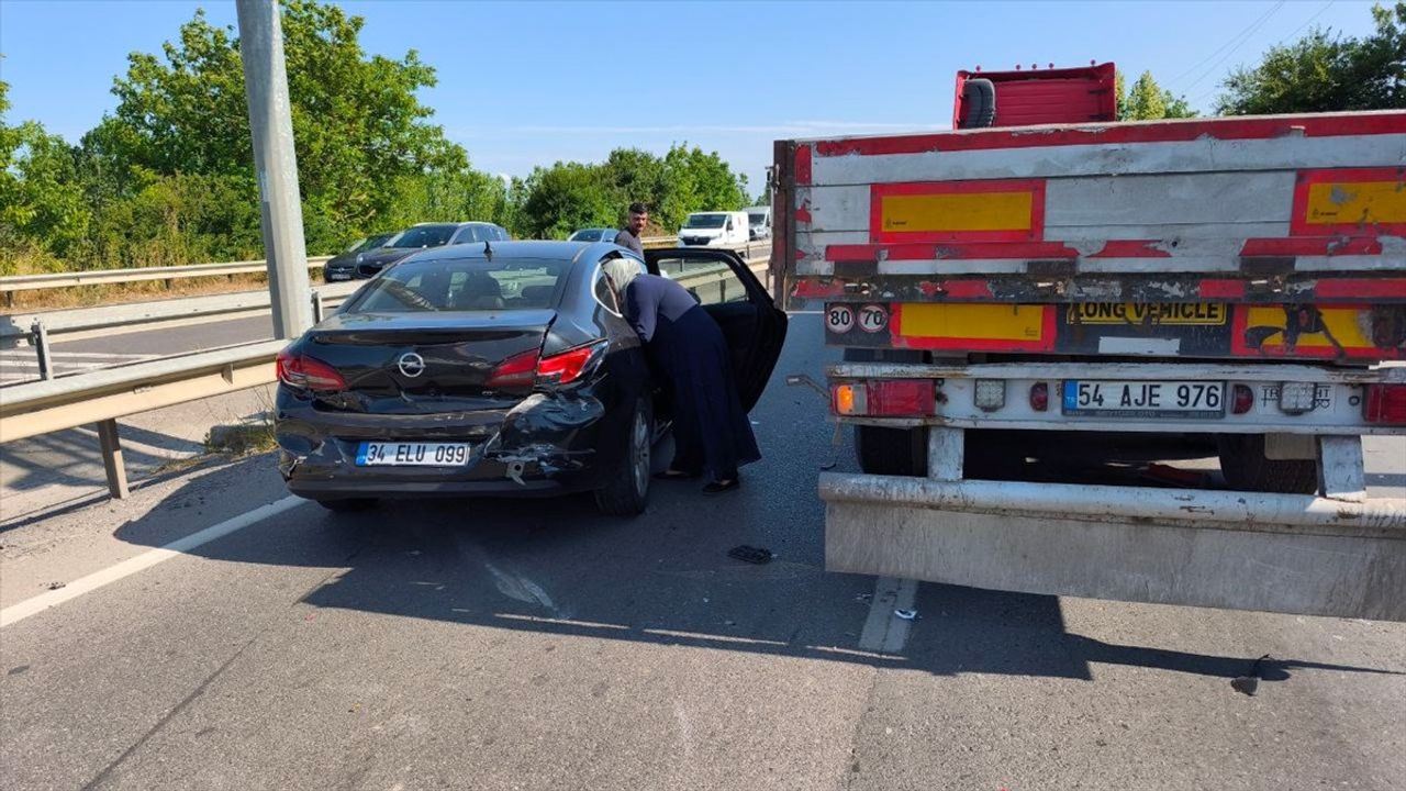 Sakarya'da Zincirleme Kaza: 3 Yaralı