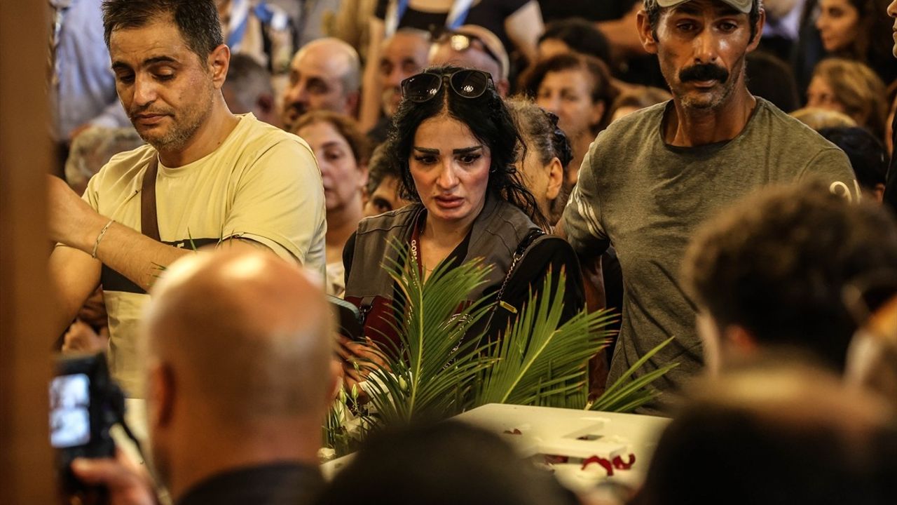 Şam'da Mar İlyas Kilisesi'nde Terör Saldırısında Hayatını Kaybedenler İçin Toplu Cenaze Töreni