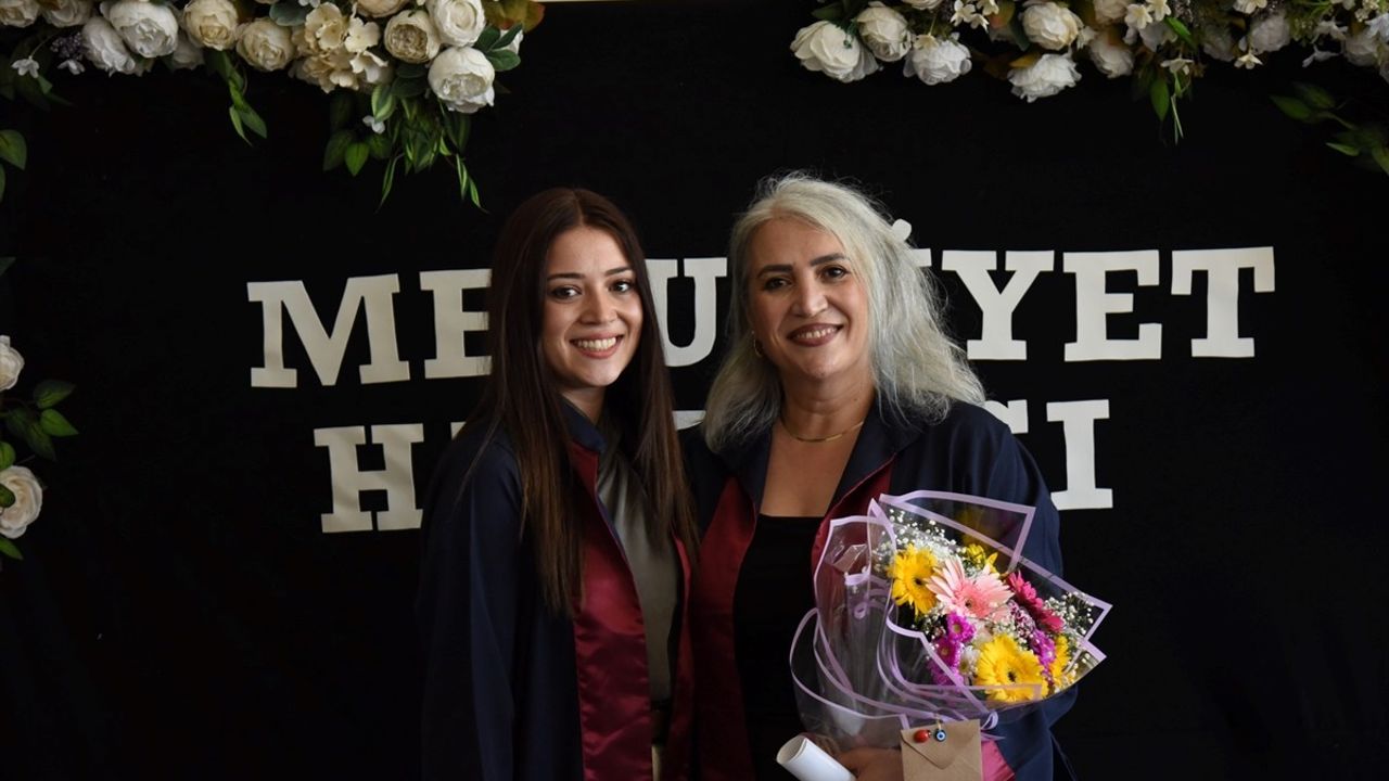 Samsun'da Anne ve Kızının Ortak Mezuniyet Heyecanı