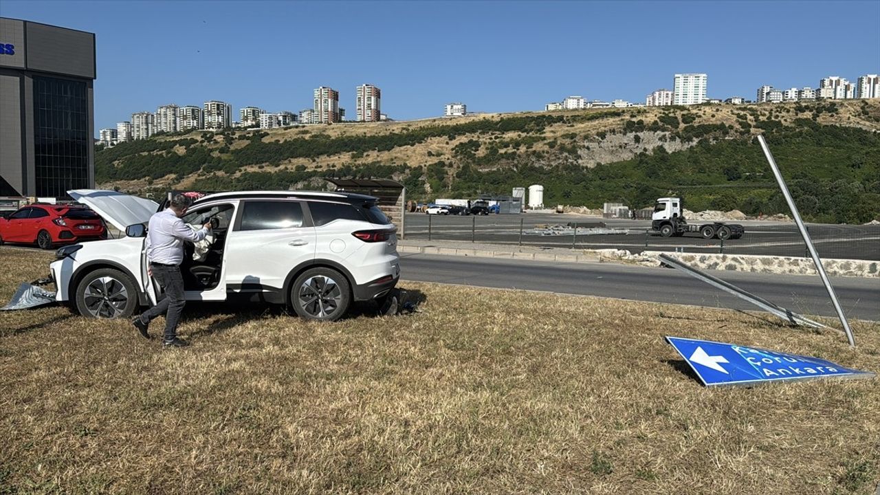 Samsun'da Cip ve Otomobil Çarpıştı: 4 Yaralı