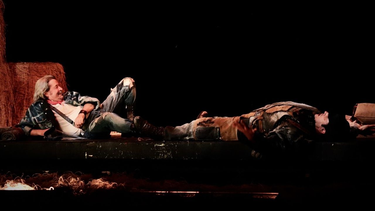 Samsun'da 'Fareler ve İnsanlar' Oyunu Sahnelendi