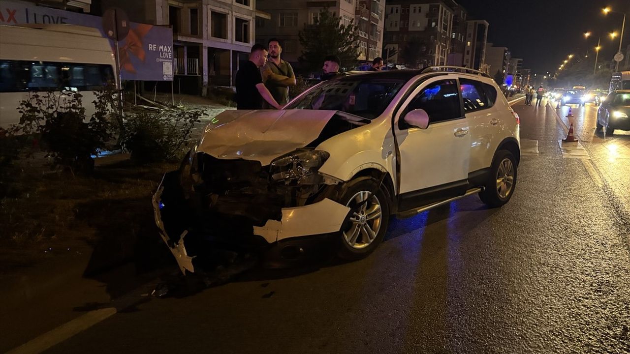 Samsun'da Otomobil Çarpışması: 5 Yaralı