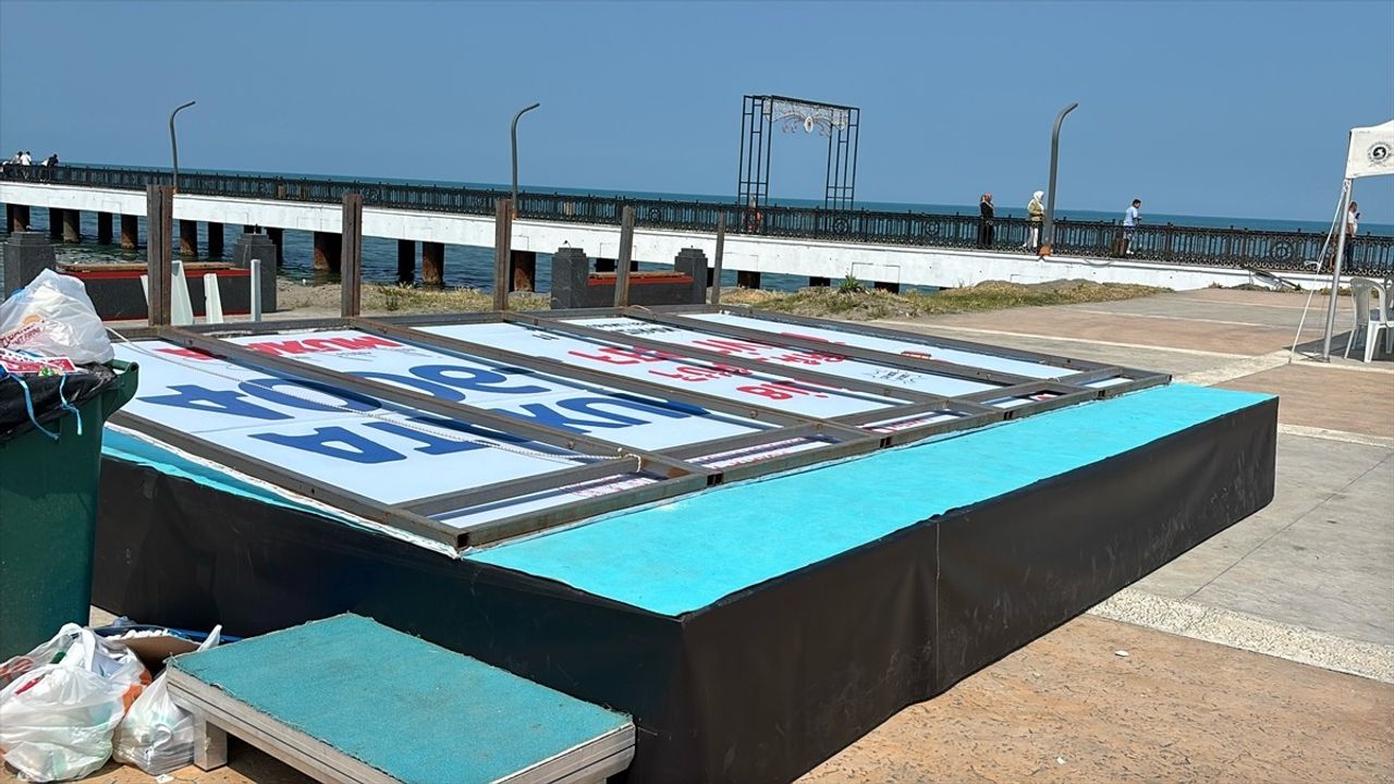 Samsun'da Pankart Kazası: 5 Öğrenci Yaralandı