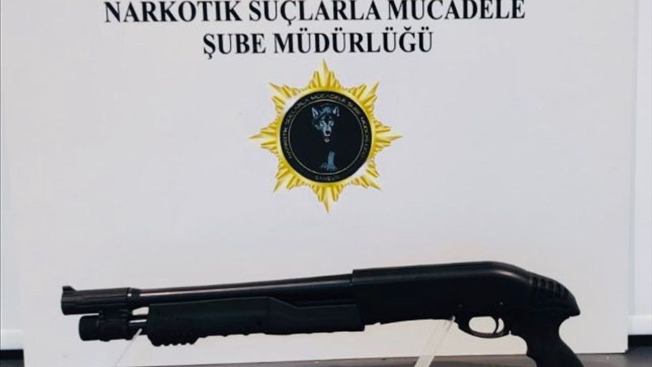 Samsun'da Silah ve Uyuşturucu Operasyonu: Üç Zanlı Yakalandı