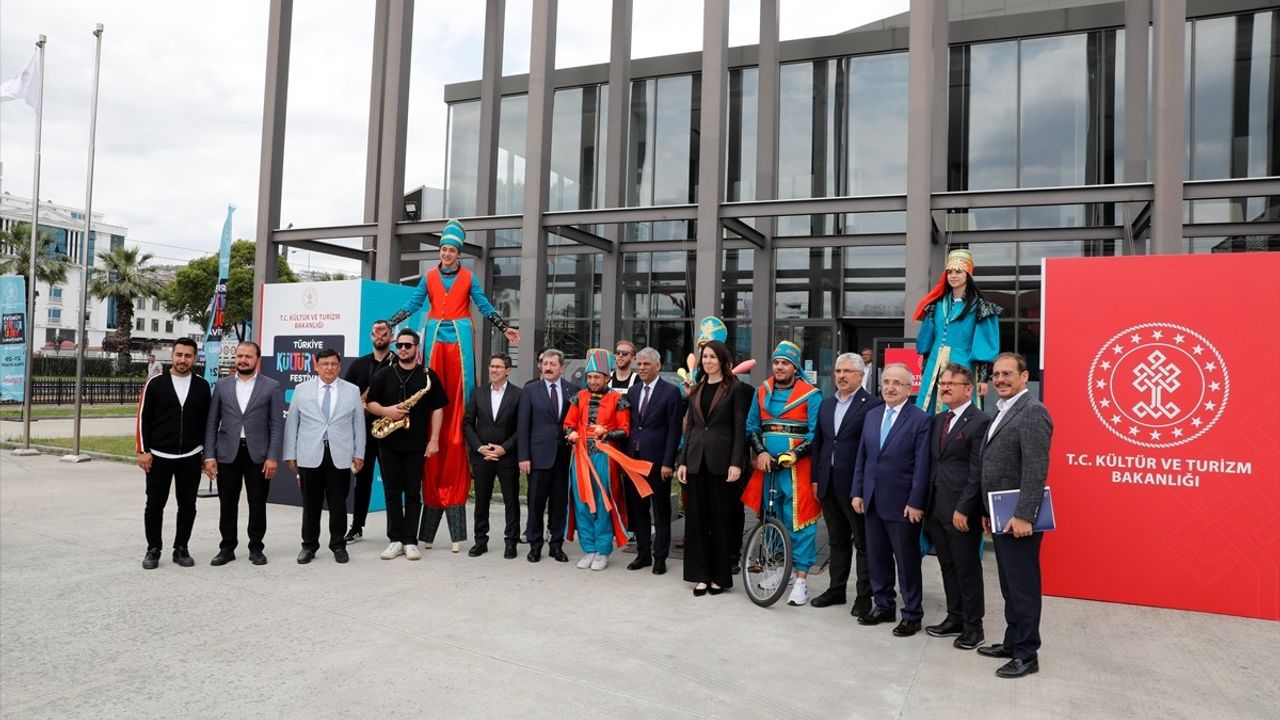 Samsun'da Türkiye Kültür Yolu Festivali Coşkuyla Başladı