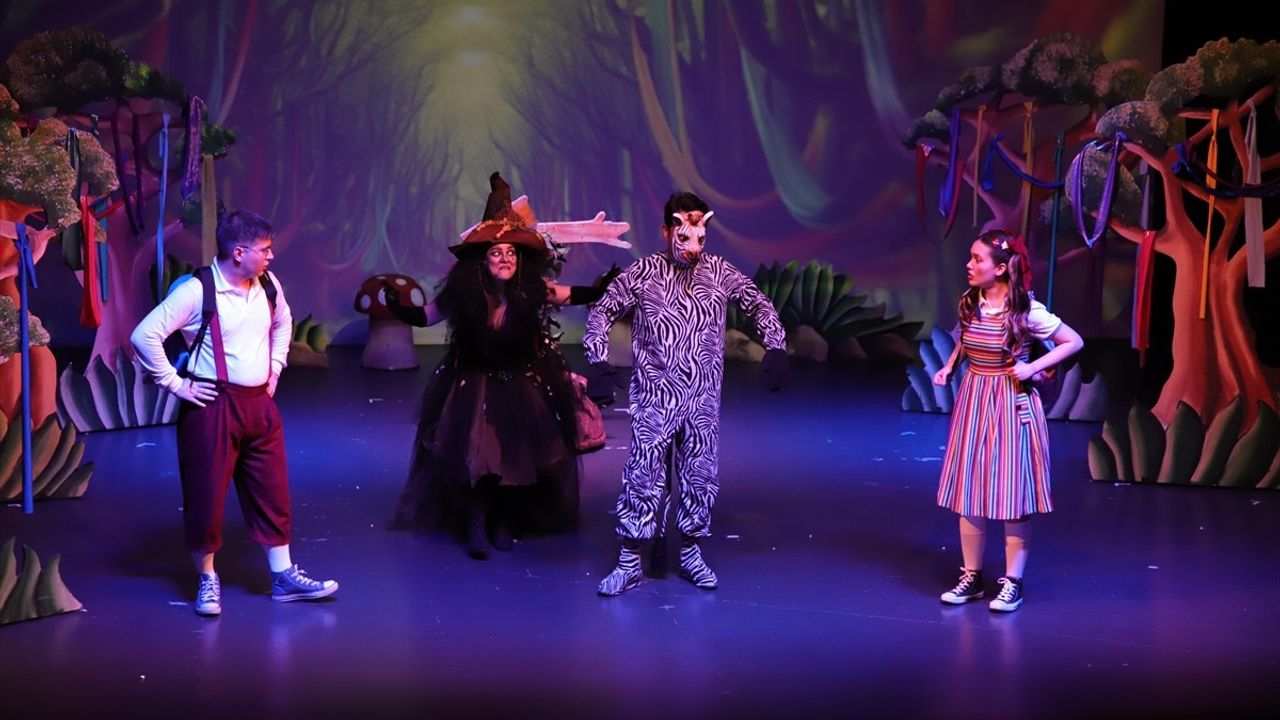 Samsun Devlet Opera ve Balesi 'Okulumuz Orman' Oyununu Başarıyla Sahneledi