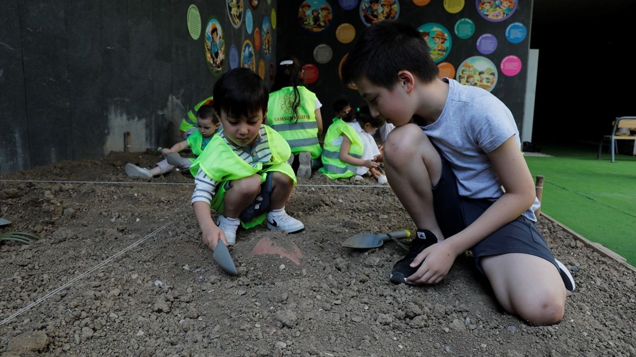 Samsun Kültür Yolu Festivali'nde Minikler Temsili Arkeolojik Kazı Yaptı