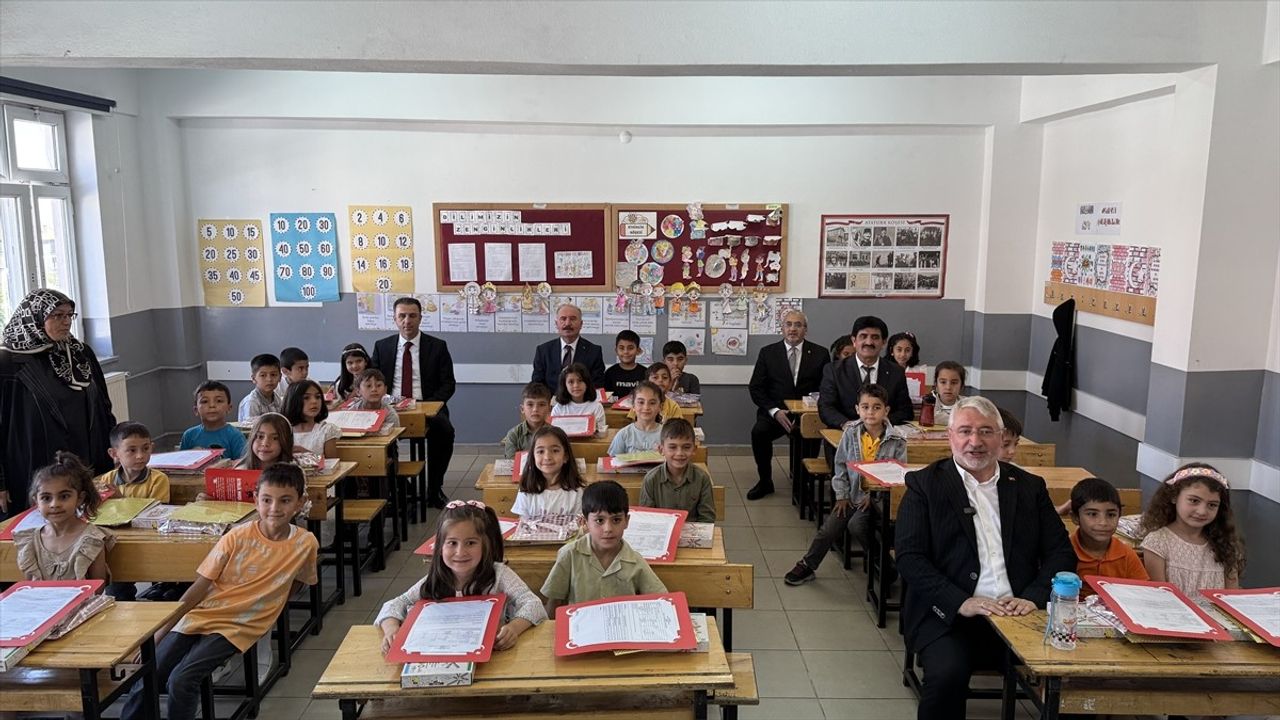 Samsun ve Çevre İllerde Karne Törenleri Coşkuyla Gerçekleşti