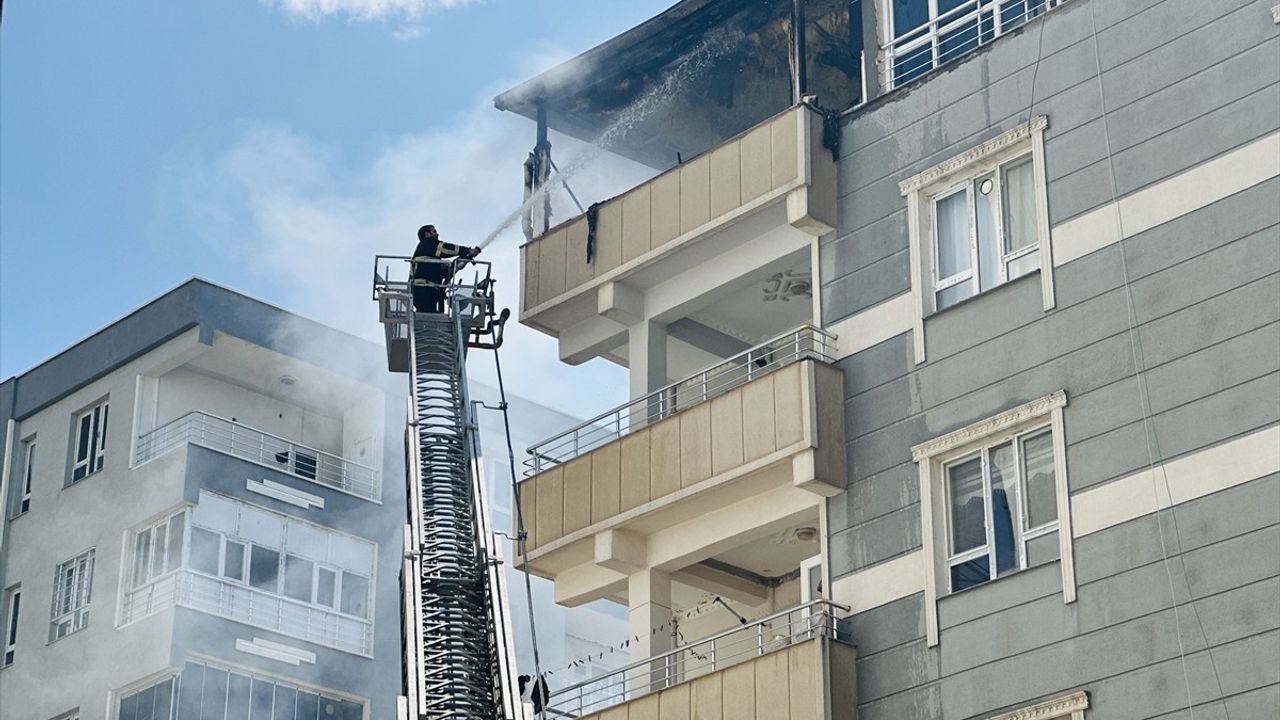 Şanlıurfa'da Apartmanda Yangın Söndürüldü