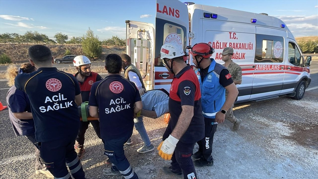 Şanlıurfa'da İstinat Duvarı Çöktü: 4 İşçi Yaralandı