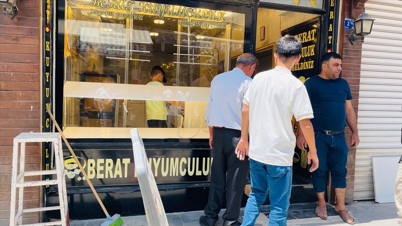 Şanlıurfa'da Kuyumcu Soygunu Güvenlik Kamerasında