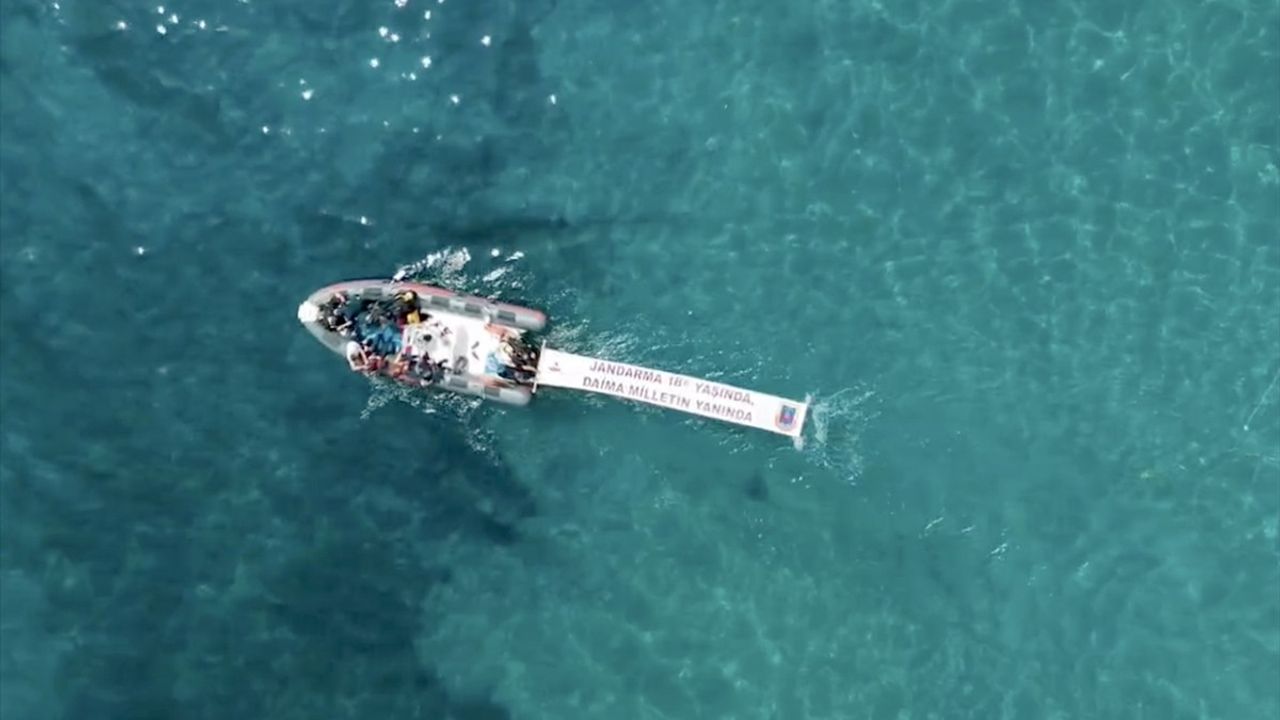 Saros Körfezi'nde Jandarma Ekibi Batık Tanka Dalış Yaptı