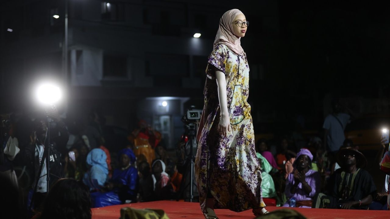 Senegal'de Albinoların Cilt Kanseri İçin Farkındalık Defilesi