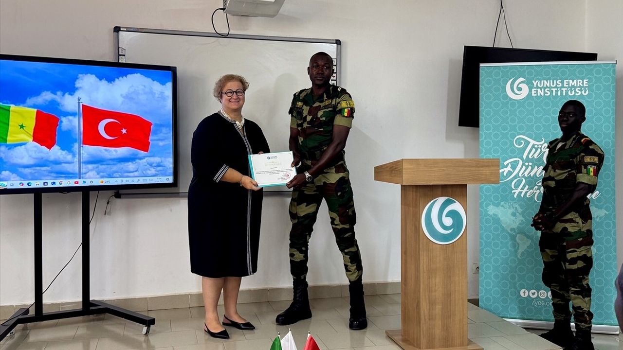 Senegalli Askerler Diplomalarını Aldı: Türkçe Eğitimi İlişkileri Güçlendiriyor