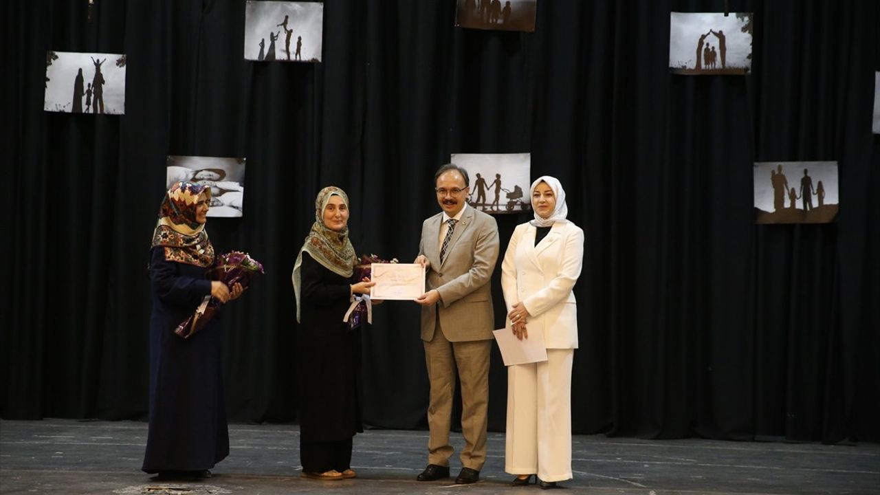 Siirt'te Koruyucu Aile Günü Coşkuyla Kutlandı