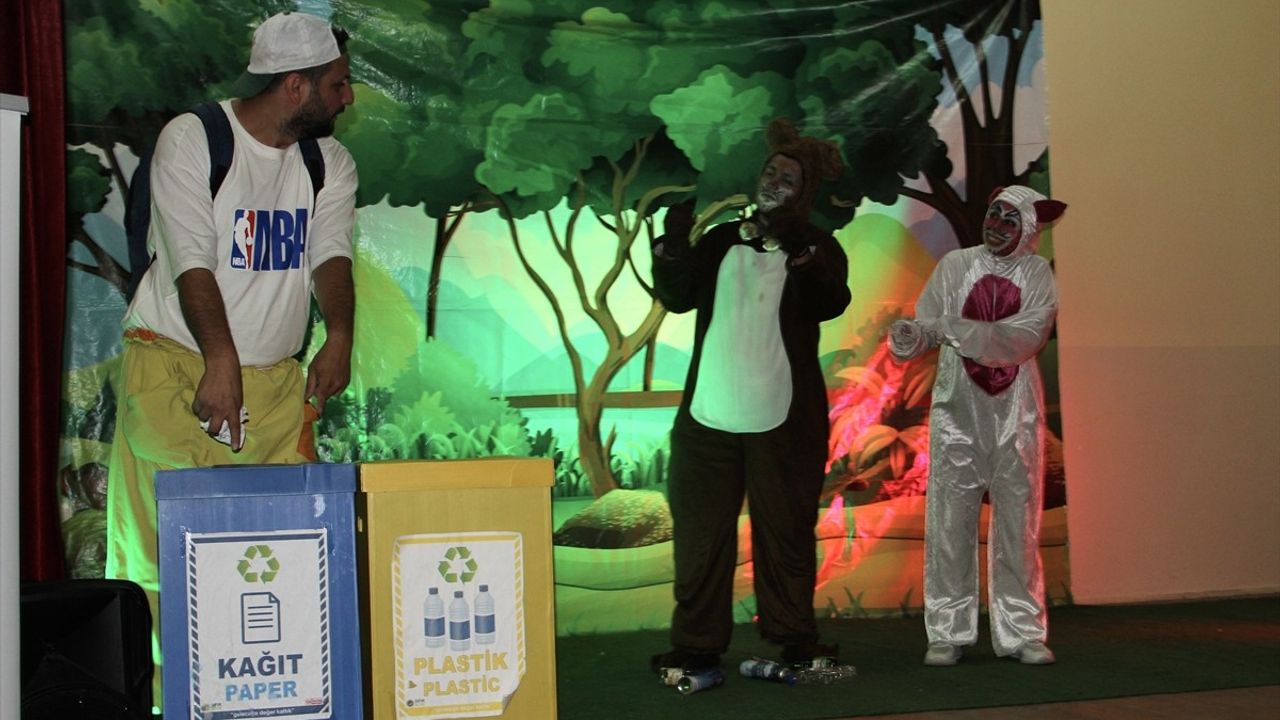Sinop'ta Çocuklara Sıfır Atığın Önemi Tiyatro ile Anlatıldı