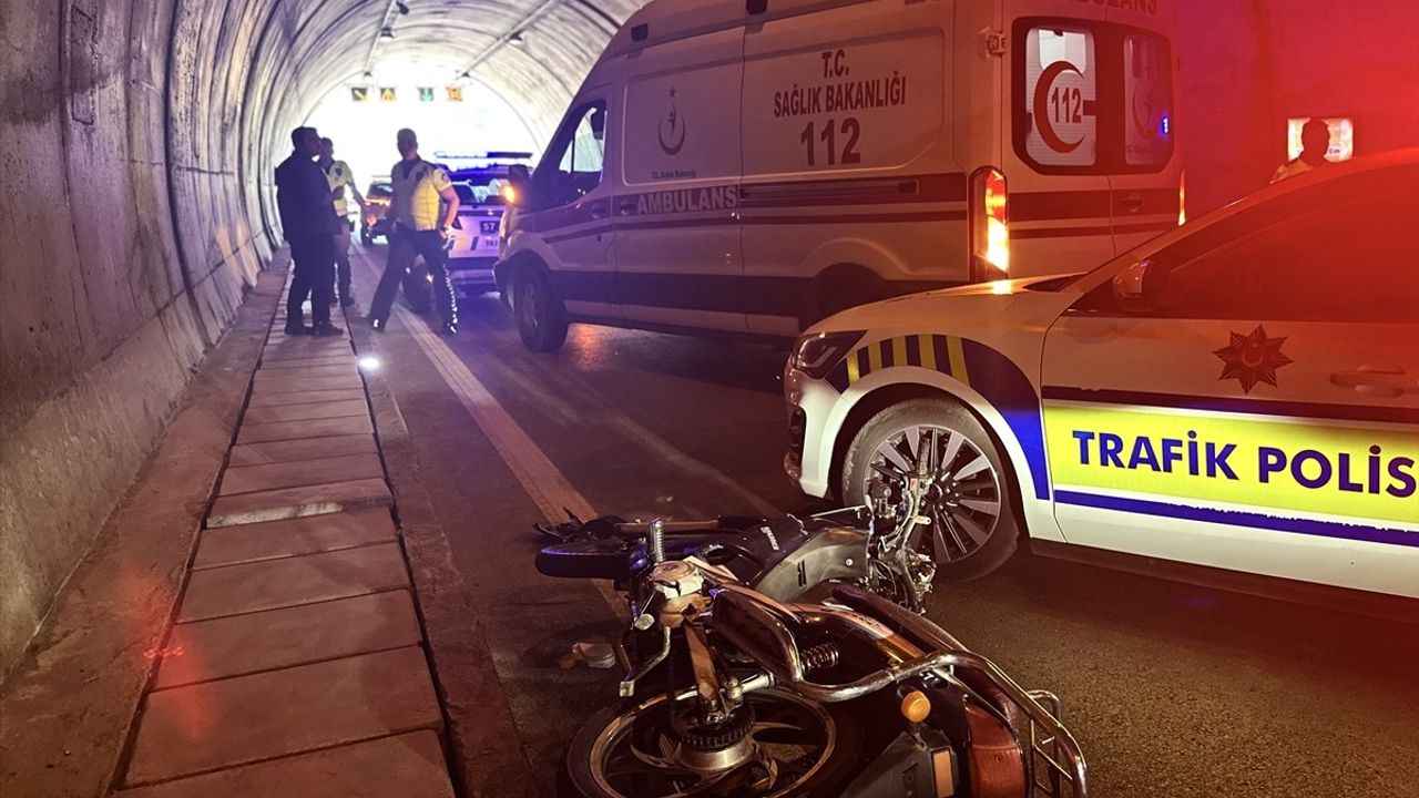 Sinop'ta 'Dur' İhtarına Uymayan Motosiklet Polisi Yaraladı