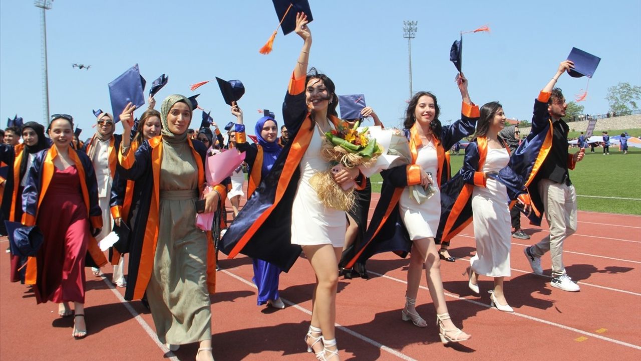 Sinop Üniversitesi Mezuniyet Töreninde Gazze Saldırıları Protesto Edildi
