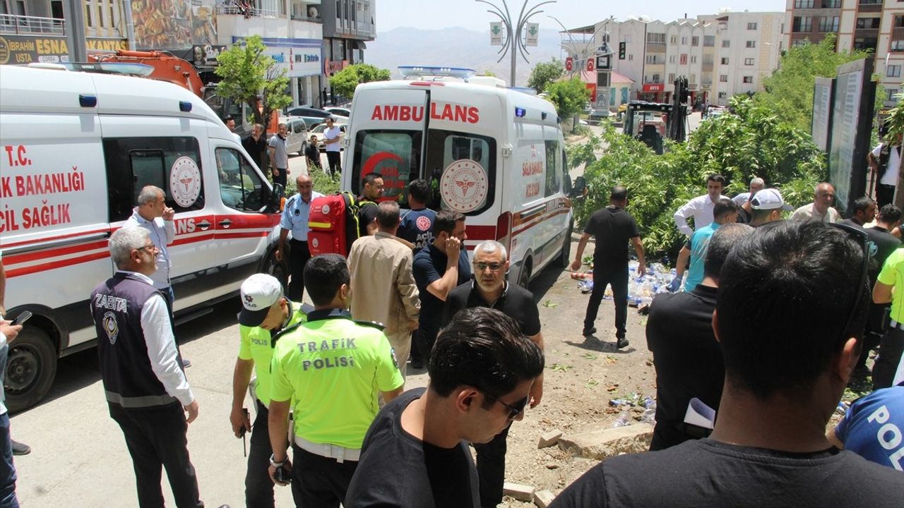 Şırnak'ta Freni Boşalan Kamyonet Kazası: 4 Yaralı