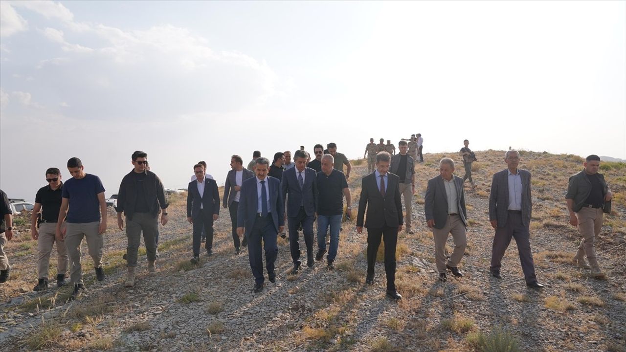 Şırnak Valisi Ekici, Cudi Dağı'nda Hz. Nuh Camisi İnşaatını İnceledi