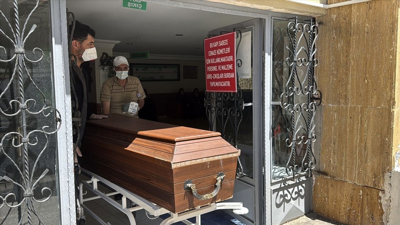 Sivas'ta KKKA Şüphesiyle Tedavi Gören Hasta Hayatını Kaybetti