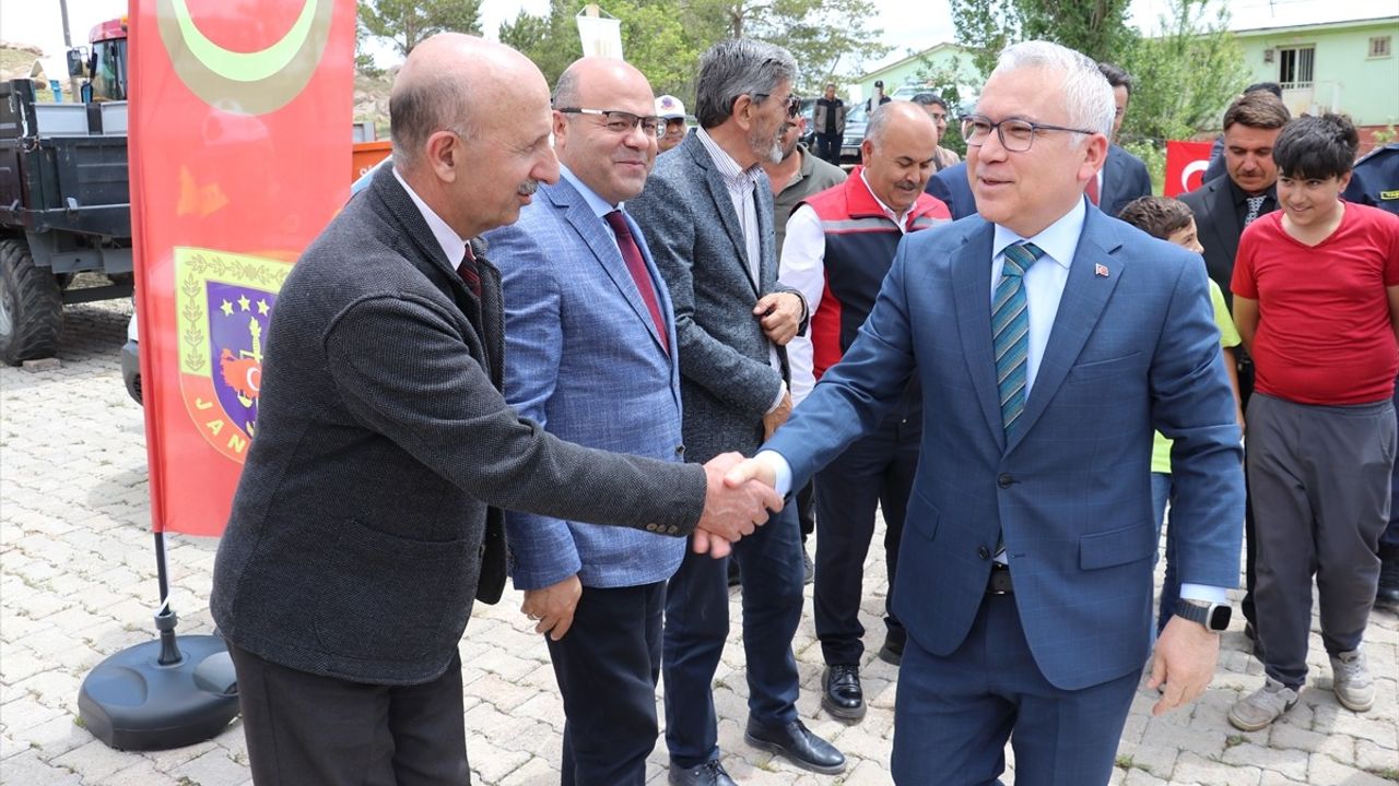 Sivas'ta Reflektör Dağıtımı İle Tarımsal Güvenlik Artırılıyor