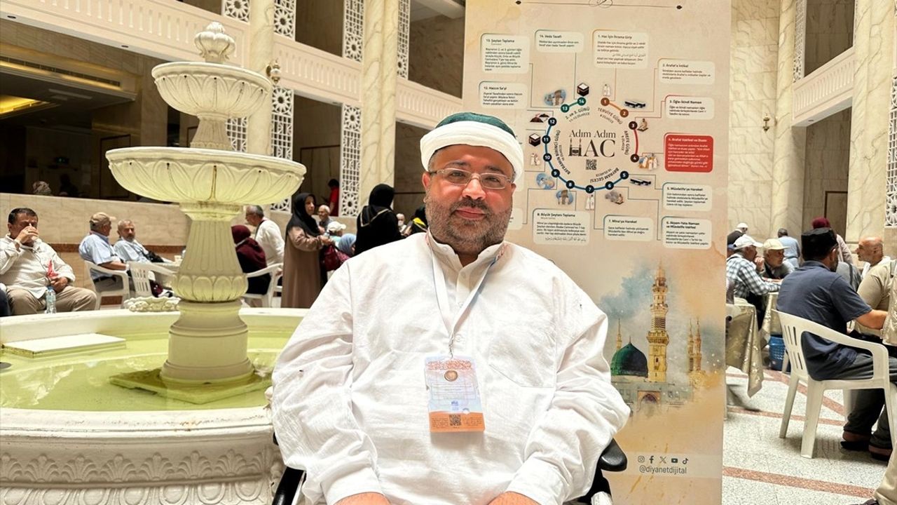 SMA Hastası İsa Demirhan 16 Yıllık Hac Özlemini Giderdi