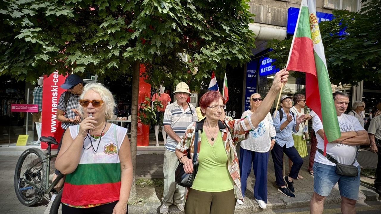 Sofya'da Avroya Geçişe Protesto: Bulgaristan Sokakları İsyanla Sallandı