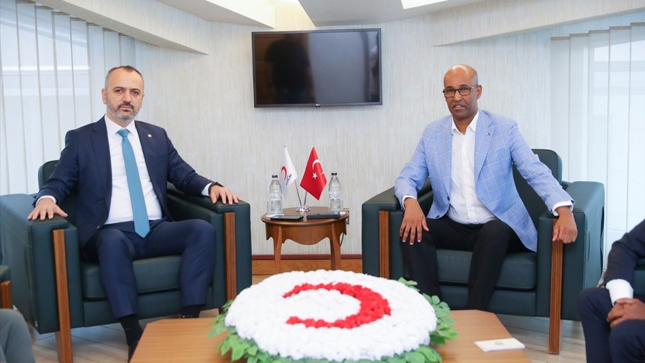 Somali Büyükelçisi Mohamed, Kurban Vekaletini Türk Kızılay'a Verdi