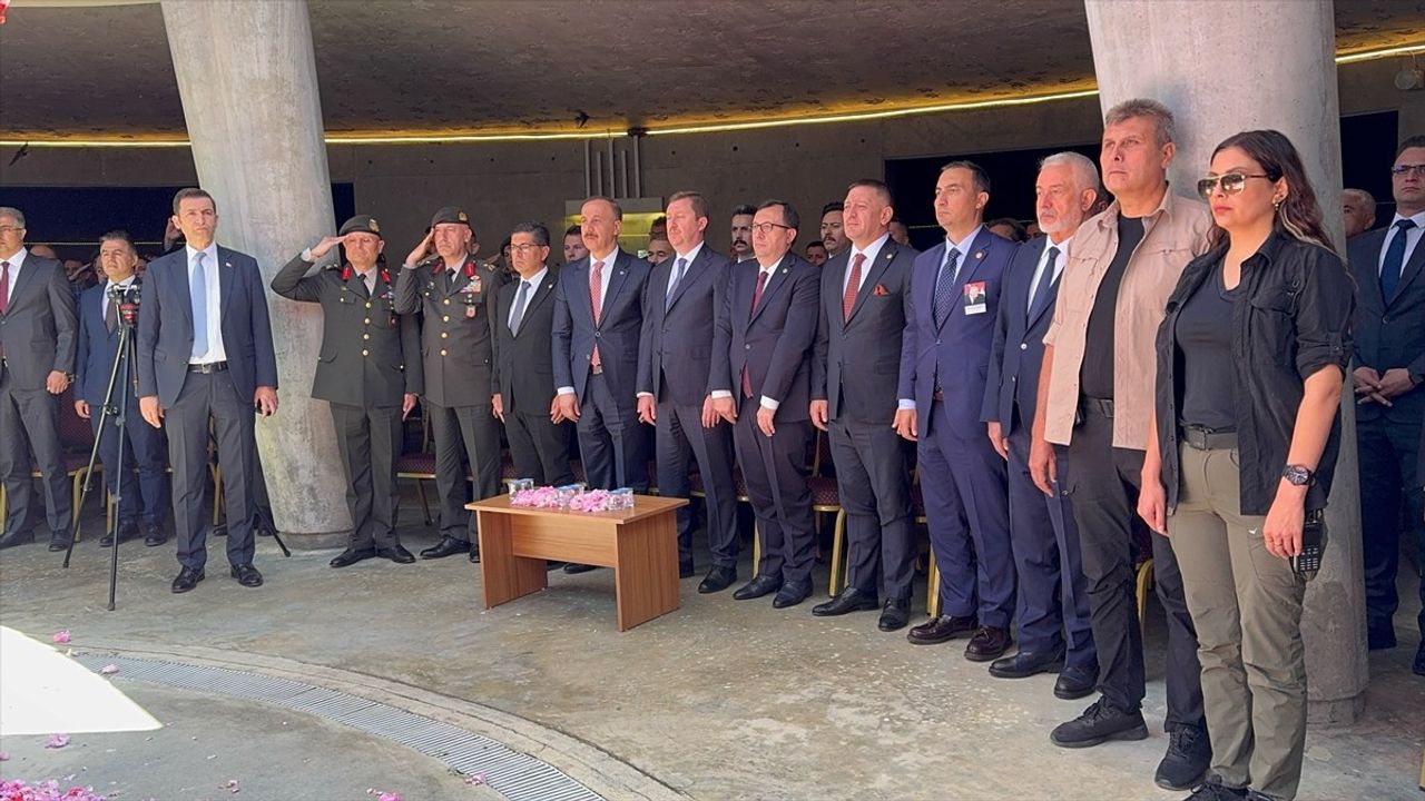 Süleyman Demirel, Mezarı Başında 10. Yıl Anma Töreni ile Anıldı